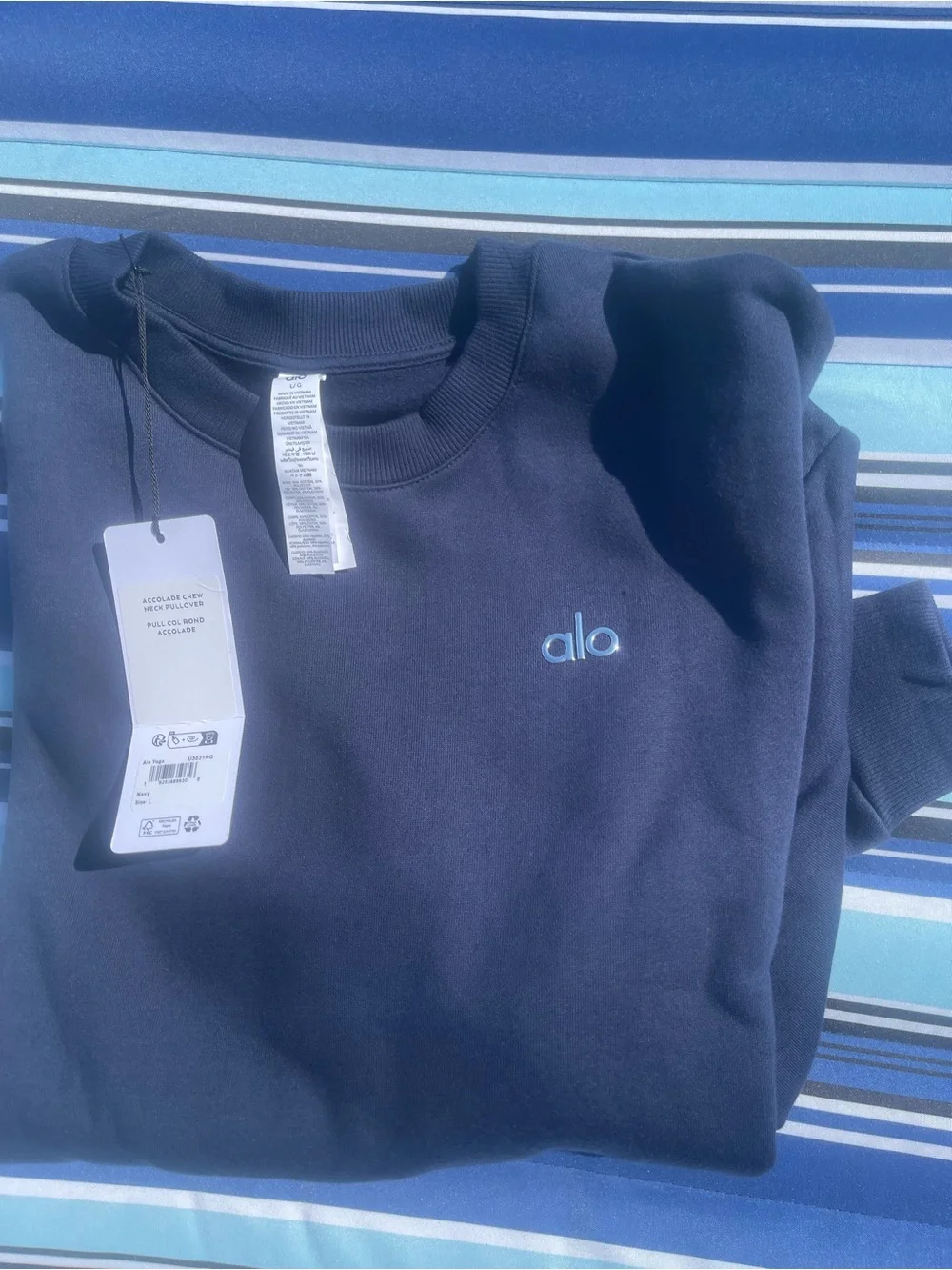 ALO Yoga accolades nwt authentic Crewneck Sweatshirt in Navy